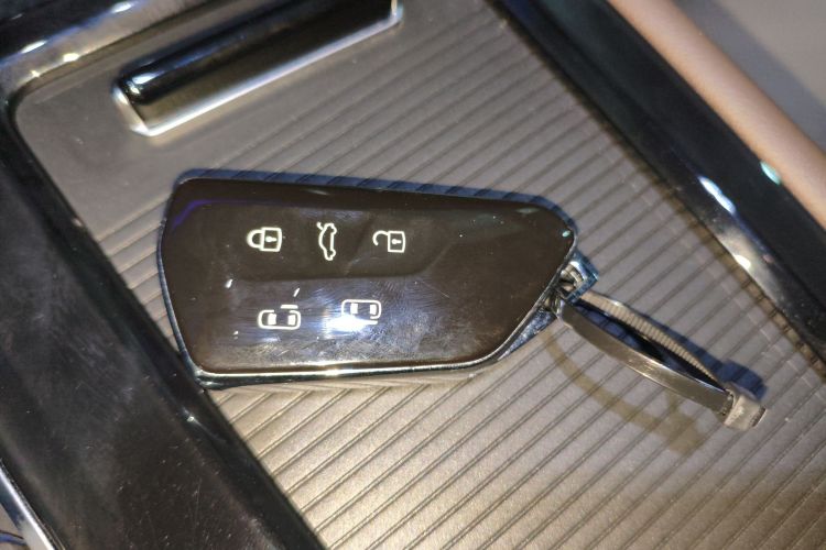 大众 威然 2024款 380TSI 尊贵版中控内饰11