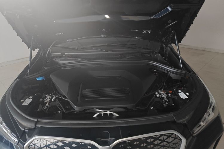 宝马iX1 2023款 eDrive25L M运动套装机舱底盘24