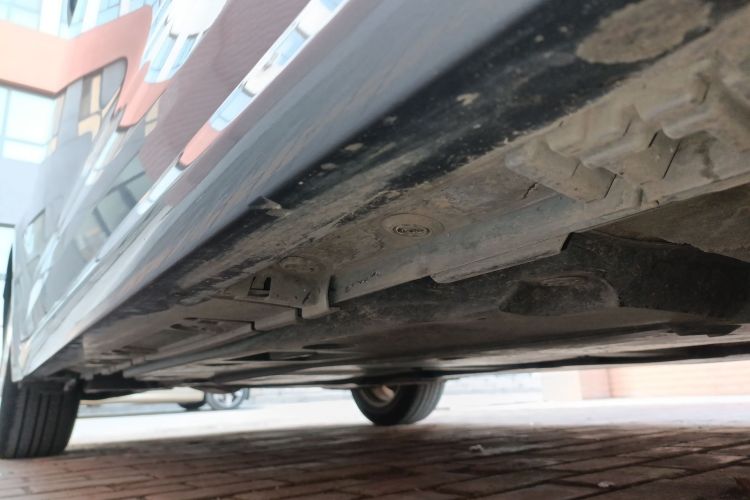 丰田 卡罗拉 2019款 双擎 1.8L E-CVT旗舰版局部细节9001