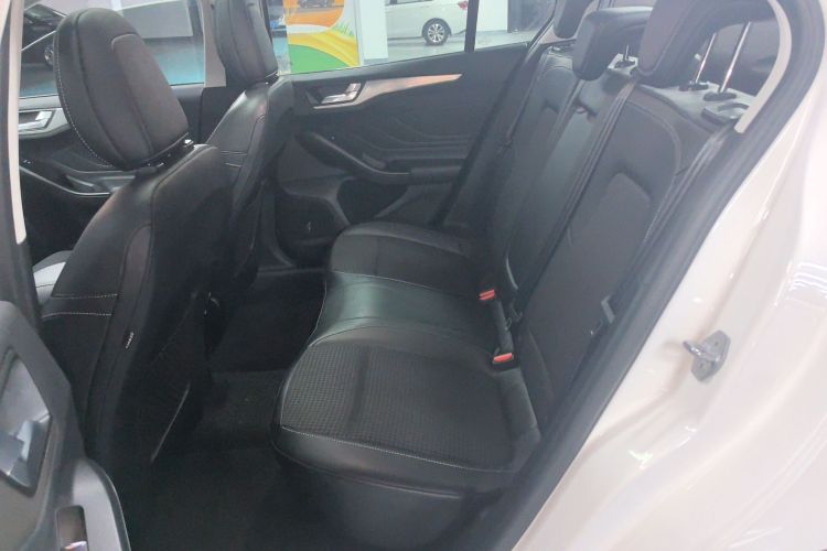 福特 福克斯 2020款 三厢 EcoBoost 180 自动锋潮型中控内饰7004