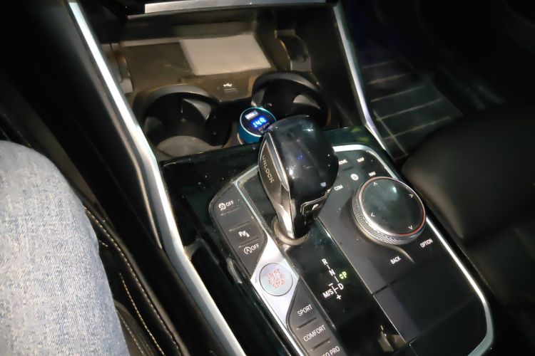 宝马3系 2020款 325Li 首发版中控内饰18