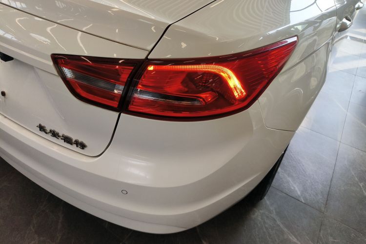 福特 福睿斯 2017款 改款 1.5L 手动舒适型车身外观9