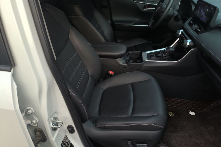 丰田 RAV4荣放 2023款 2.0L CVT两驱风尚Plus版局部细节41