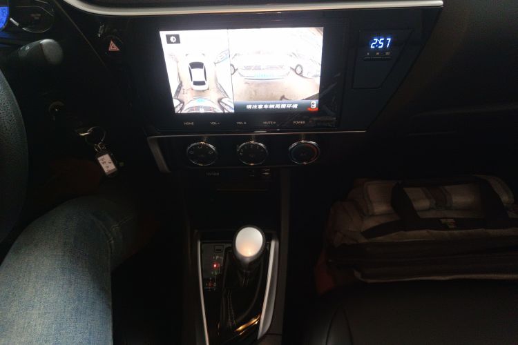 丰田 雷凌 2017款 改款 185T CVT精英版 国V中控内饰18