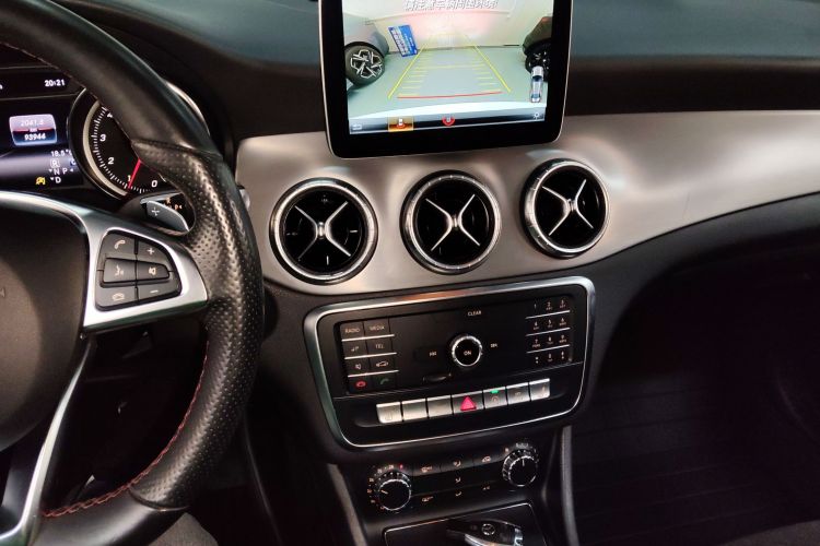 奔驰CLA 2018款 CLA 220 4MATIC中控内饰16