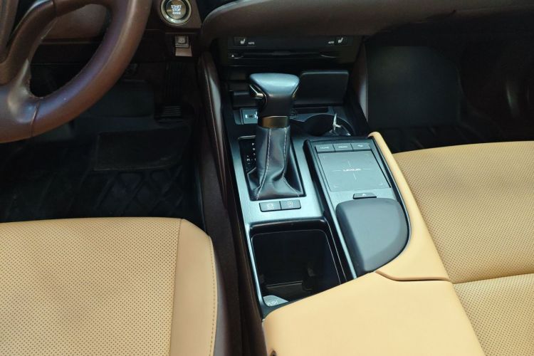 雷克萨斯ES 2020款 200 卓越版中控内饰18