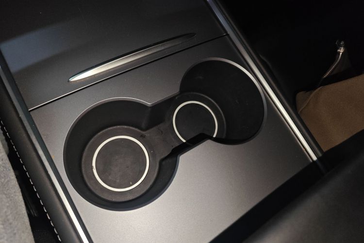 特斯拉 Model Y 2021款 标准续航后驱版中控内饰11