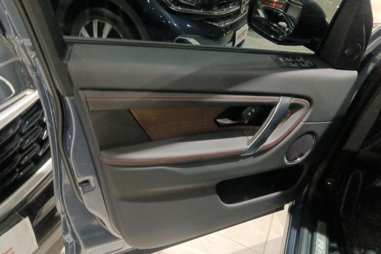 路虎 发现运动版 2022款 249PS R-Dynamic S 性能版 5座中控内饰7007