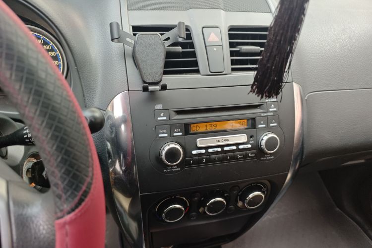 铃木 天语 SX4 2013款 1.6L 手动酷锐型中控内饰16