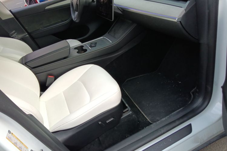 特斯拉 Model Y 2023款 长续航全轮驱动版局部细节41