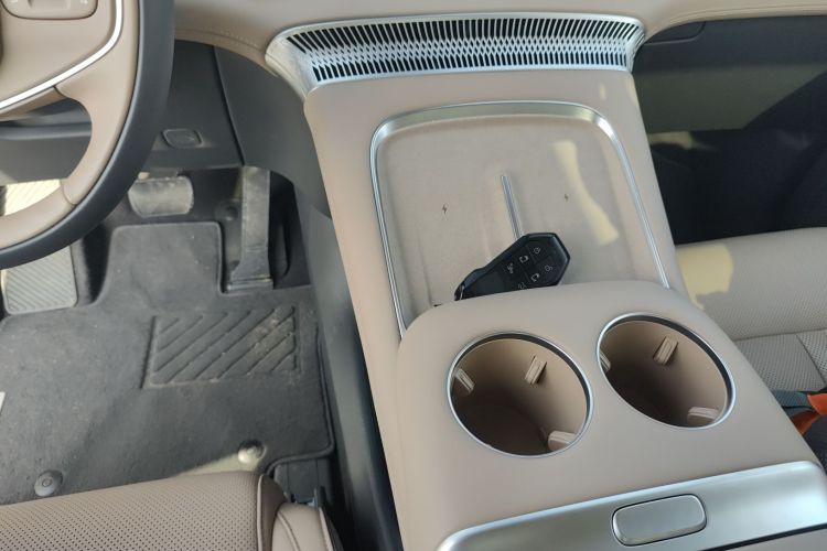 小鹏X9 2025款 740超长续航 Max中控内饰18