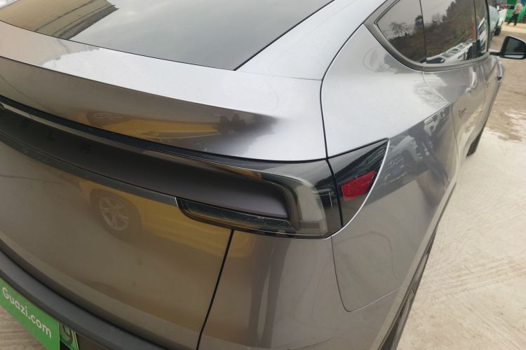 特斯拉 Model Y 2025款 改款 长续航全轮驱动版车身外观9