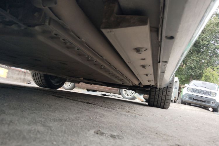 鸿蒙智行 问界M5 2023款 增程四驱智驾版局部细节9001