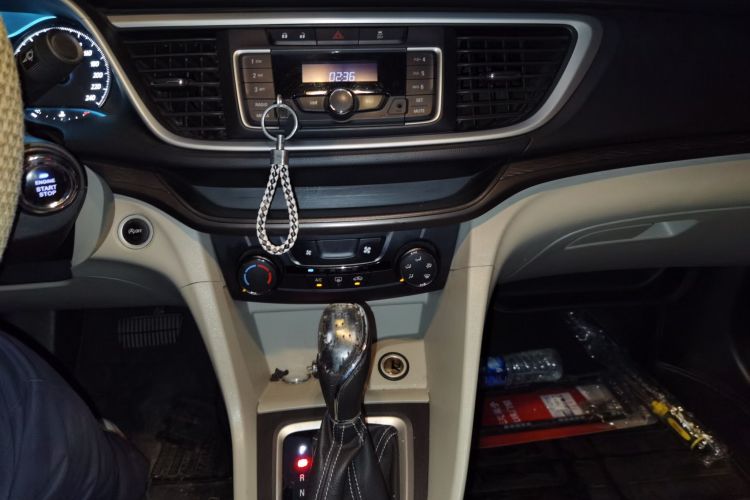 别克 英朗 2015款 18T 双离合精英型中控内饰16