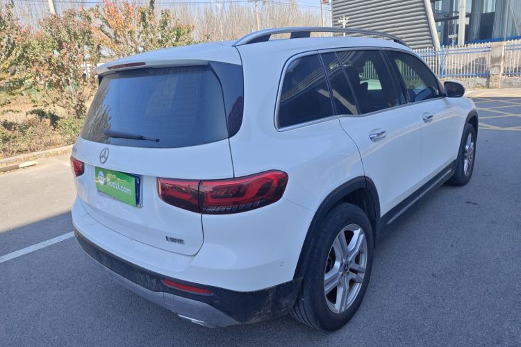 奔驰GLB 2023款 GLB 220 动感型车身外观7