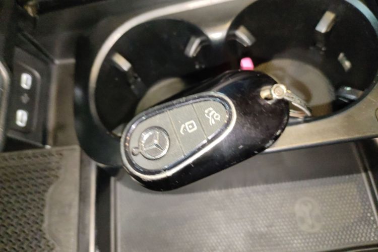 奔驰C级 2024款 C 260 L 运动版中控内饰11