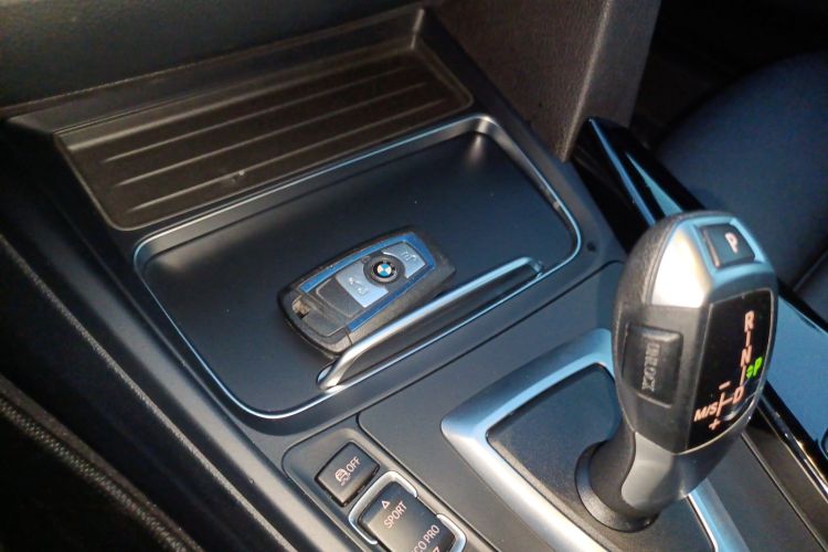 宝马3系GT 2019款 320i M运动套装中控内饰11