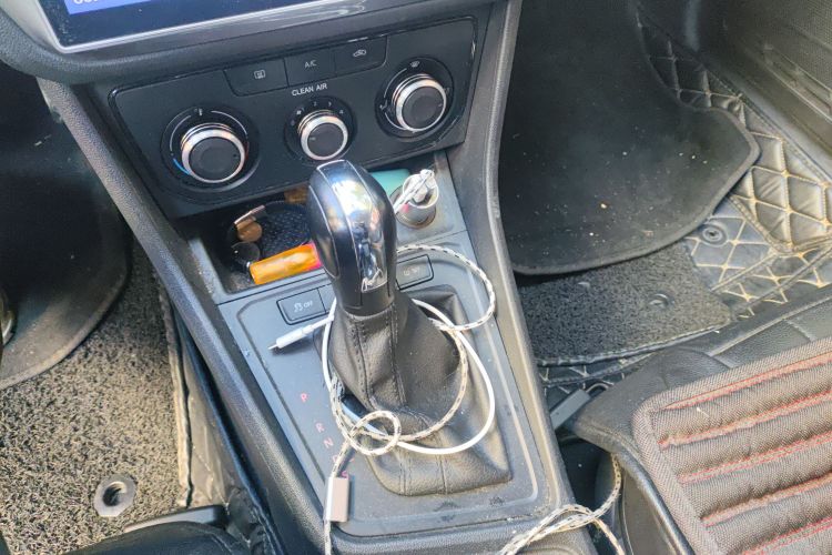 大众 朗逸 2017款 1.6L 自动风尚版中控内饰18