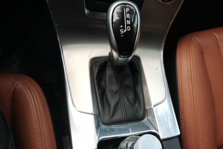 沃尔沃S60 2015款 S60L 2.0T 智远版中控内饰18