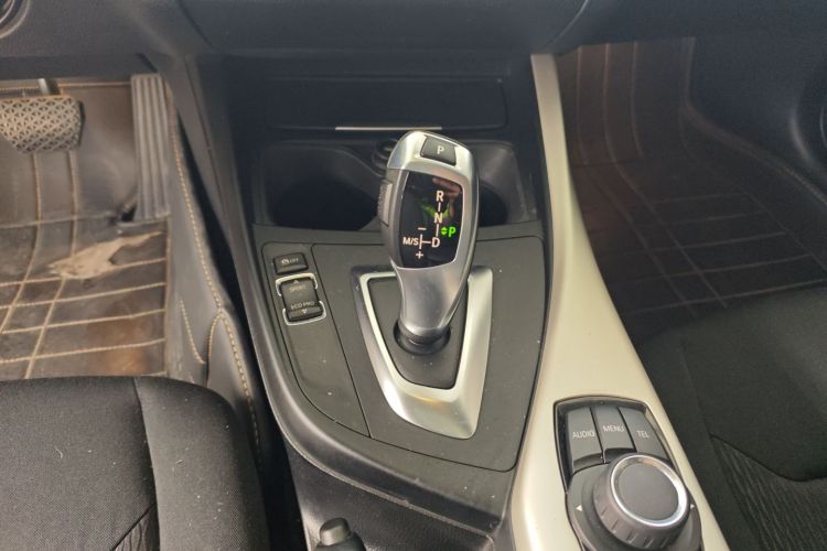 宝马1系(进口) 2015款 120i 领先型中控内饰18