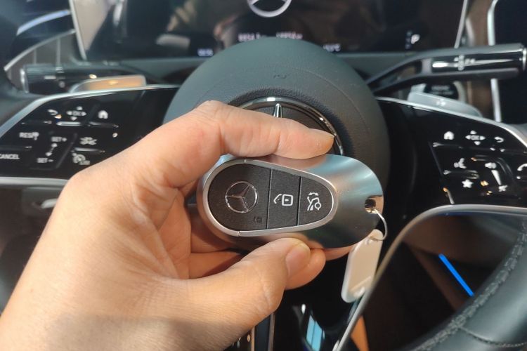 奔驰E级 2025款 E 300 L 时尚型中控内饰11