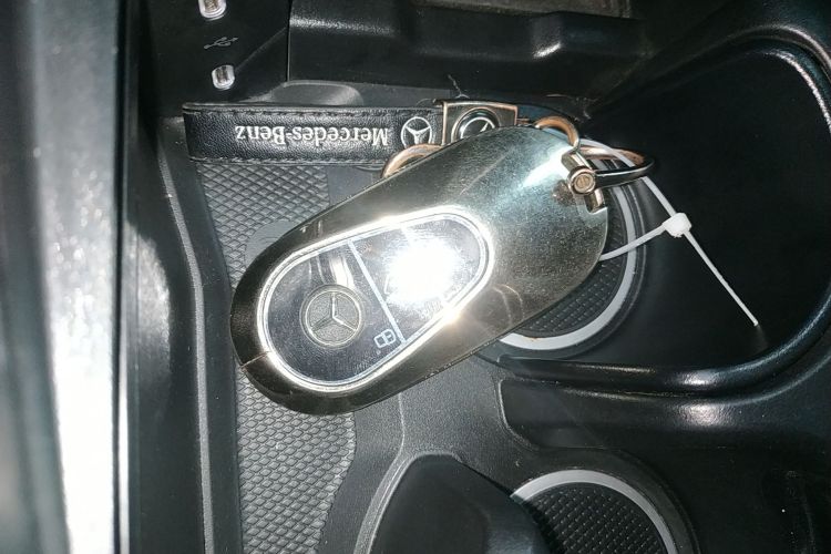 奔驰E级 2024款 E 300 L 豪华型中控内饰11