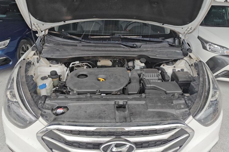 北京现代ix35 2015款 2.0L 自动两驱舒适型 国V机舱底盘24