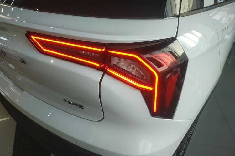 吉利几何E萤火虫 2024款 301km 星光车身外观9