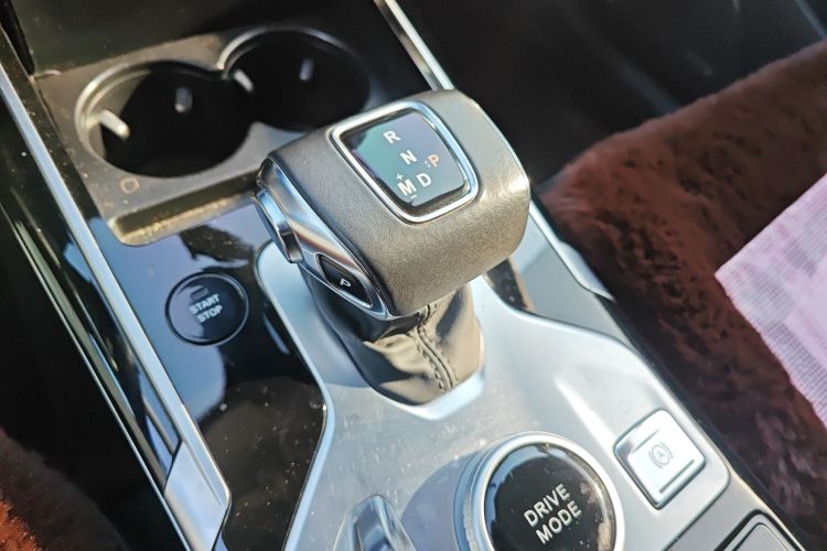 红旗HS5 2019款 2.0T 智联旗享版中控内饰18