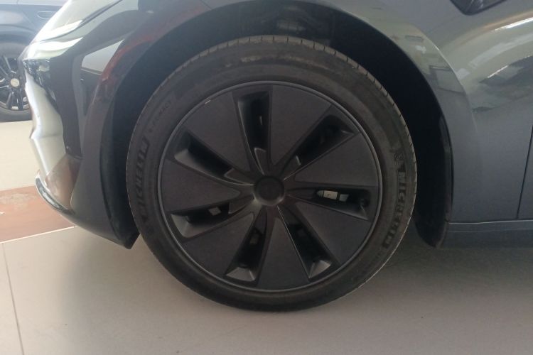 特斯拉 Model 3 2023款 后轮驱动版车身外观6007