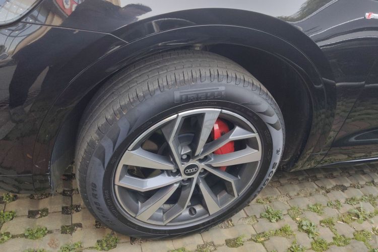 奥迪Q5L 2025款 40 TFSI 豪华动感型车身外观6005