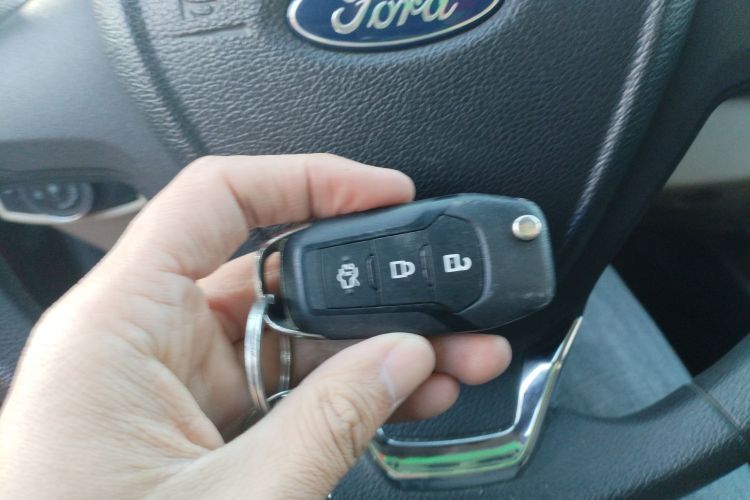 福特 福睿斯 2015款 1.5L 手动舒适型中控内饰11