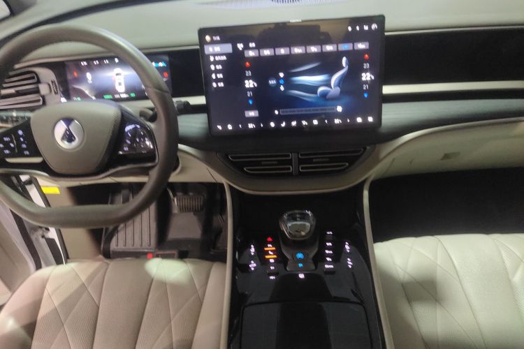 腾势D9 2022款 DM-i 970 四驱尊荣型局部细节18