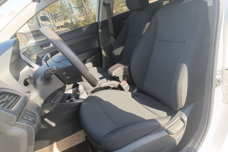 现代 悦纳 2016款 1.4L 手动炫酷版GLS局部细节19