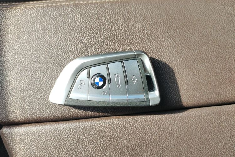 宝马5系新能源 2021款 535Le M运动套装中控内饰11