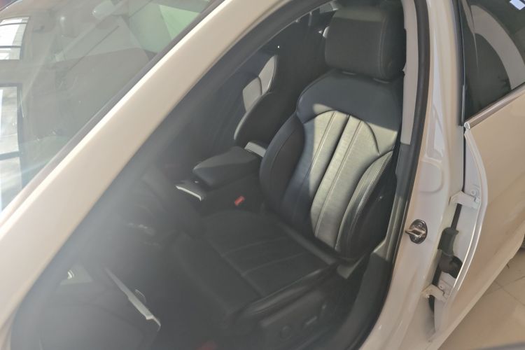 奥迪A4L 2023款 40 TFSI 时尚动感型中控内饰19