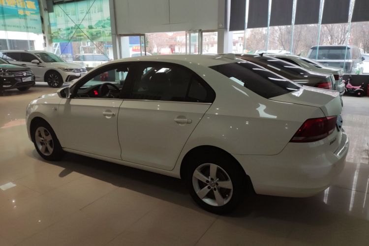 大众 桑塔纳 2015款 1.6L 自动舒适版车身外观4