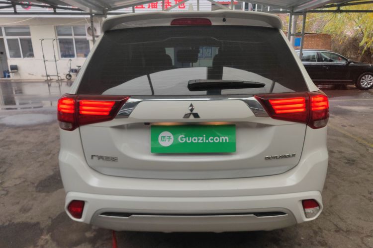 三菱 欧蓝德 2021款 改款 2.0L 两驱畅行版 5座车身外观6004