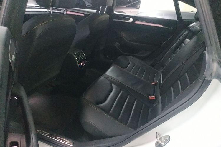 一汽-大众CC 2023款 380TSI 夺目版中控内饰7004