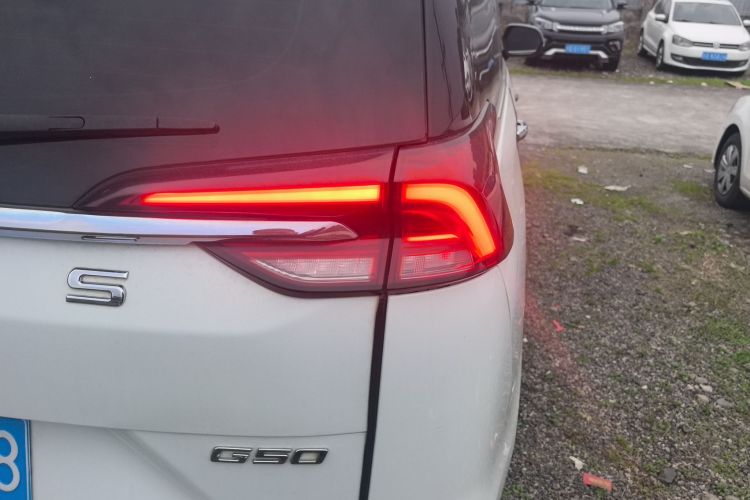 上汽大通MAXUS 大通G50 2020款 1.5T 自动豪华版车身外观9