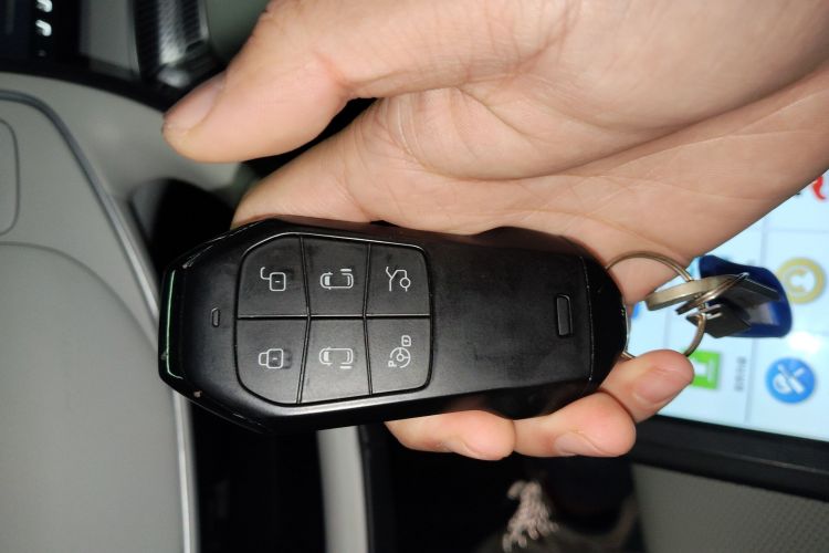 小鹏X9 2024款 610长续航Pro中控内饰7001