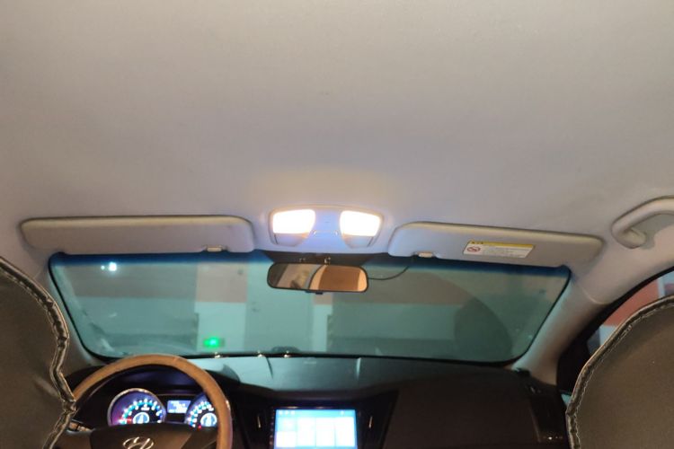 现代 索纳塔 2011款 2.0L 自动时尚版局部细节22