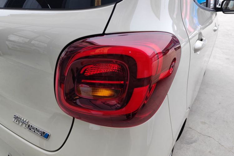 五菱汽车 宏光MINIEV 2025款 四门版 进阶款车身外观9