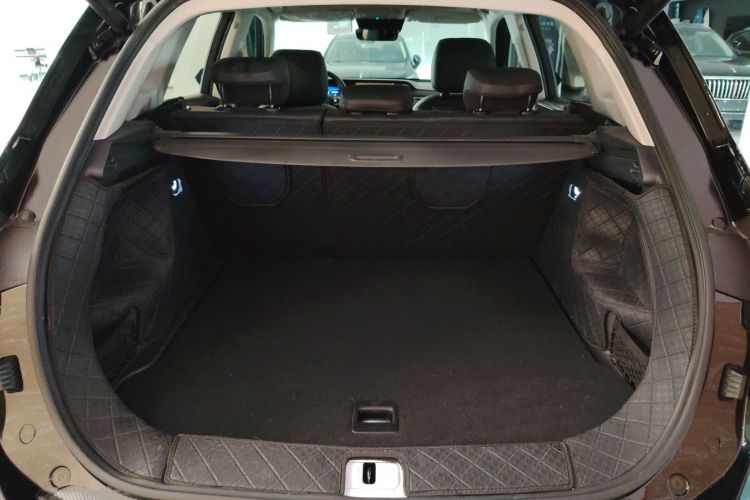 红旗HS5 2023款 2.0T 旗享Pro版机舱底盘23