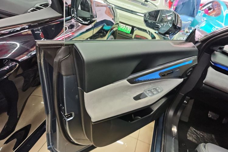 领克08 EM-P 2025款 220km 四驱性能Halo中控内饰47