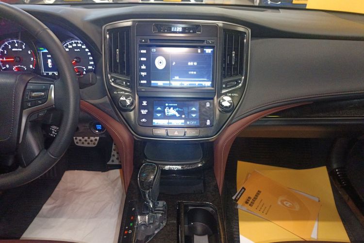 丰田 皇冠 2018款 2.0T 运动版局部细节16