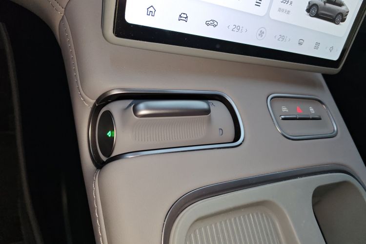 蔚来EC6 2024款 75kWh中控内饰18