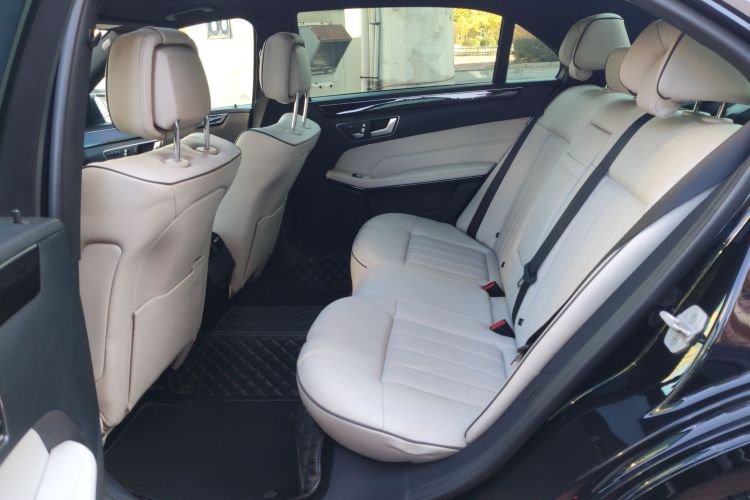 奔驰E级 2015款 E 260 L 运动型中控内饰21