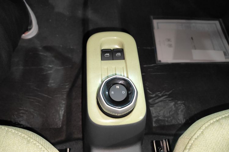 吉利银河 2024款 熊猫mini 200km 耐力熊中控内饰18