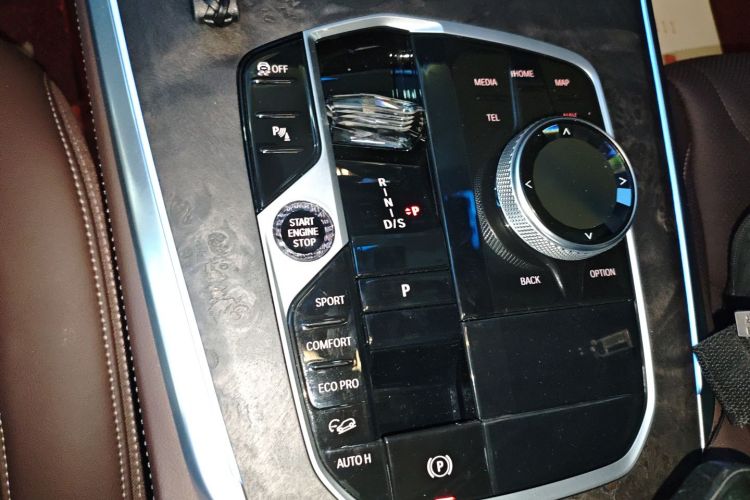 宝马X5 2023款 xDrive 30Li 尊享型M运动套装中控内饰18